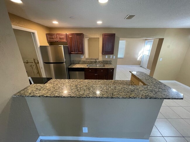 Building Photo - 1650 W 12th Ct