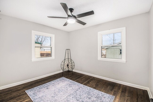 Building Photo - Completely Renovated 2 Bedroom House!