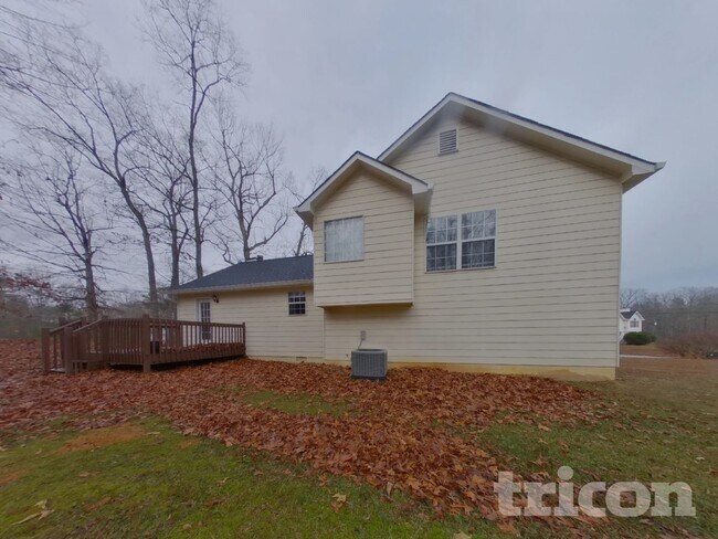 Building Photo - 210 Legend Dr