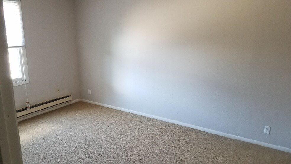 Large bedrooms - 2720 Emerson Ave S