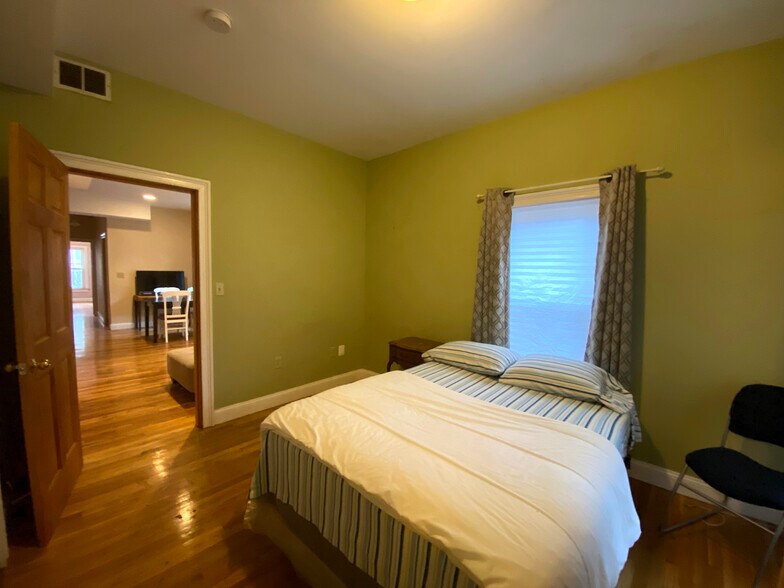 Building Photo - 1031 Tremont St