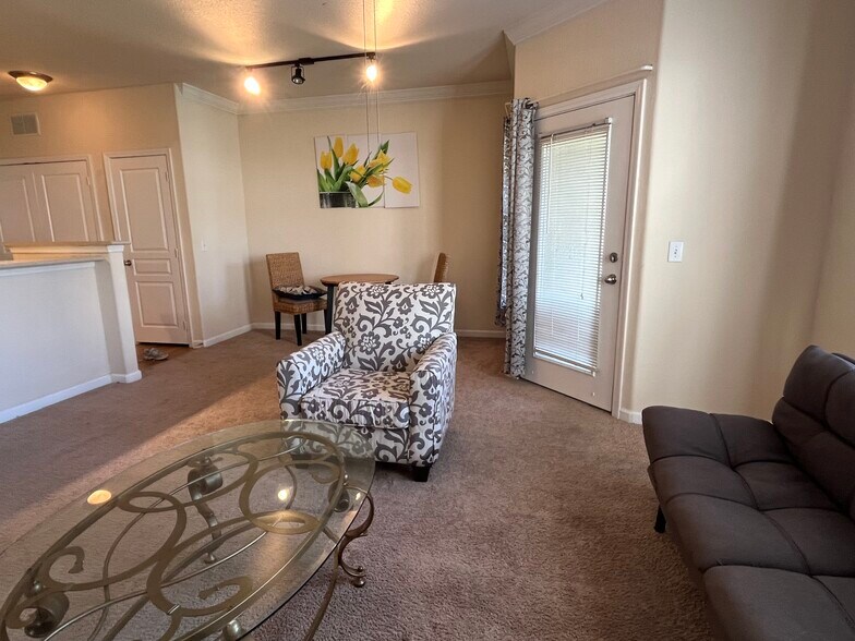 Living and dining - 8290 Gate Pky W