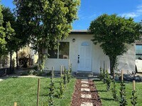 Building Photo - Brand New 1+1  ADU