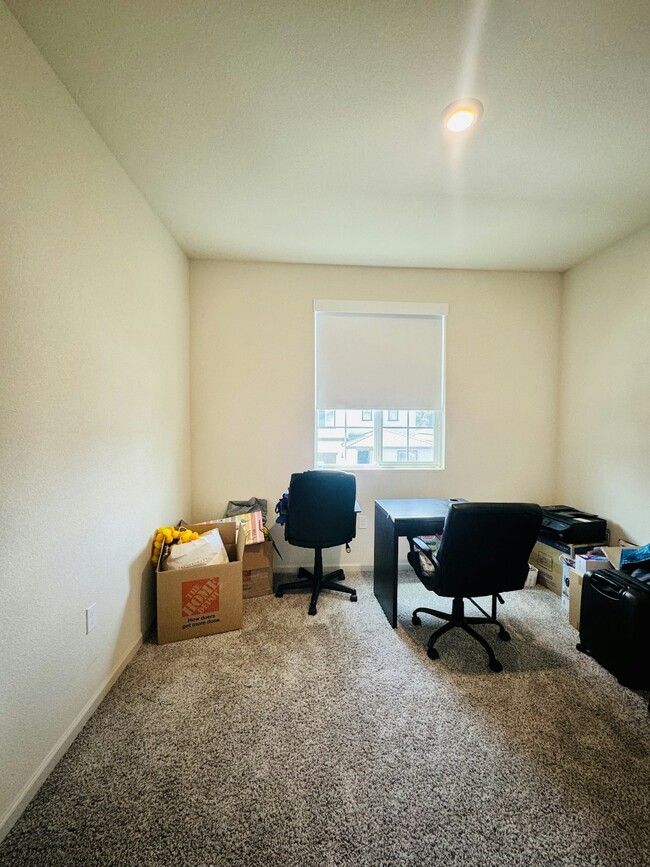 Building Photo - 3026 Kenwood Cir