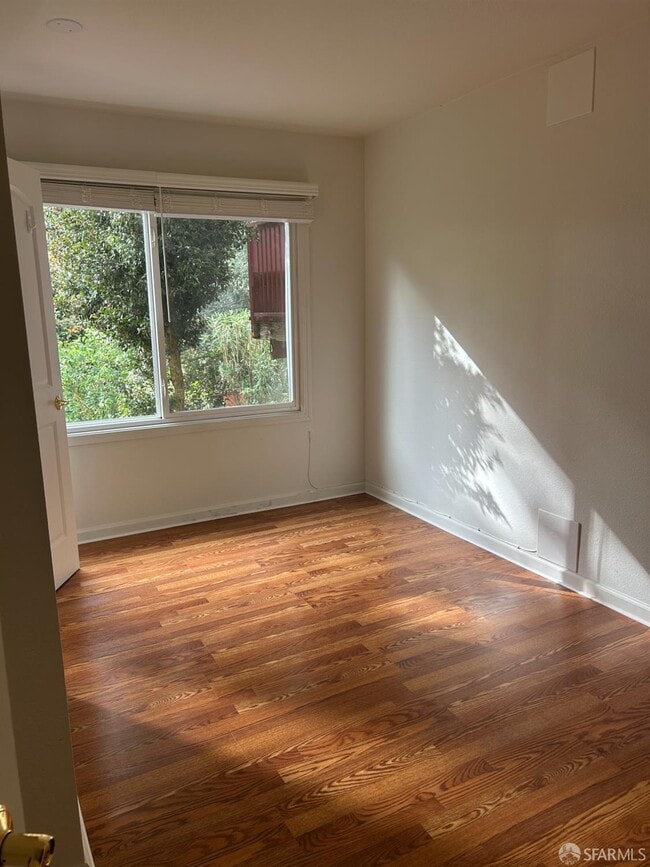 Building Photo - 255 Molimo Dr