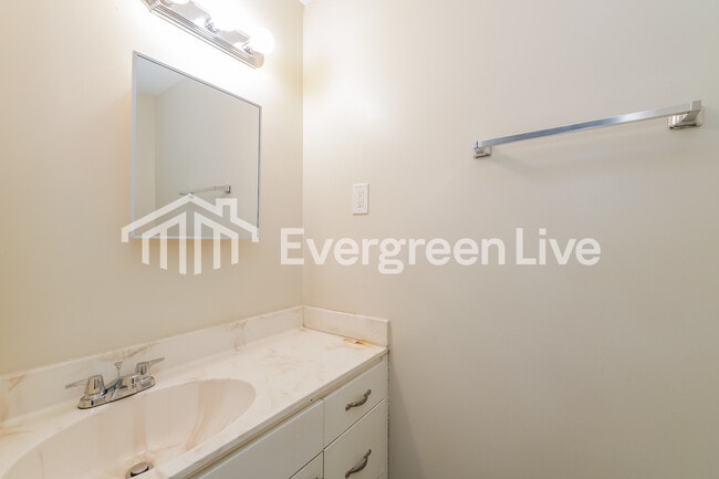 Building Photo - 3621 Vanuys Rd