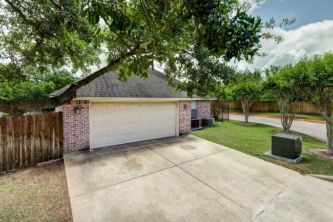 Building Photo - 3 Bed, 3 Bath with Garage Close to Campus ...