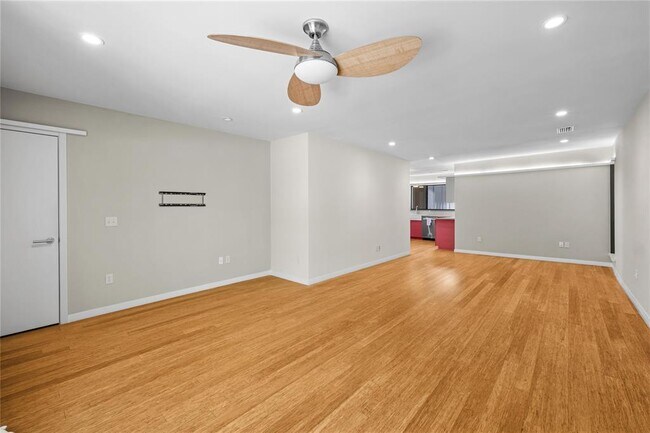 Building Photo - 805 Cumberland Rd