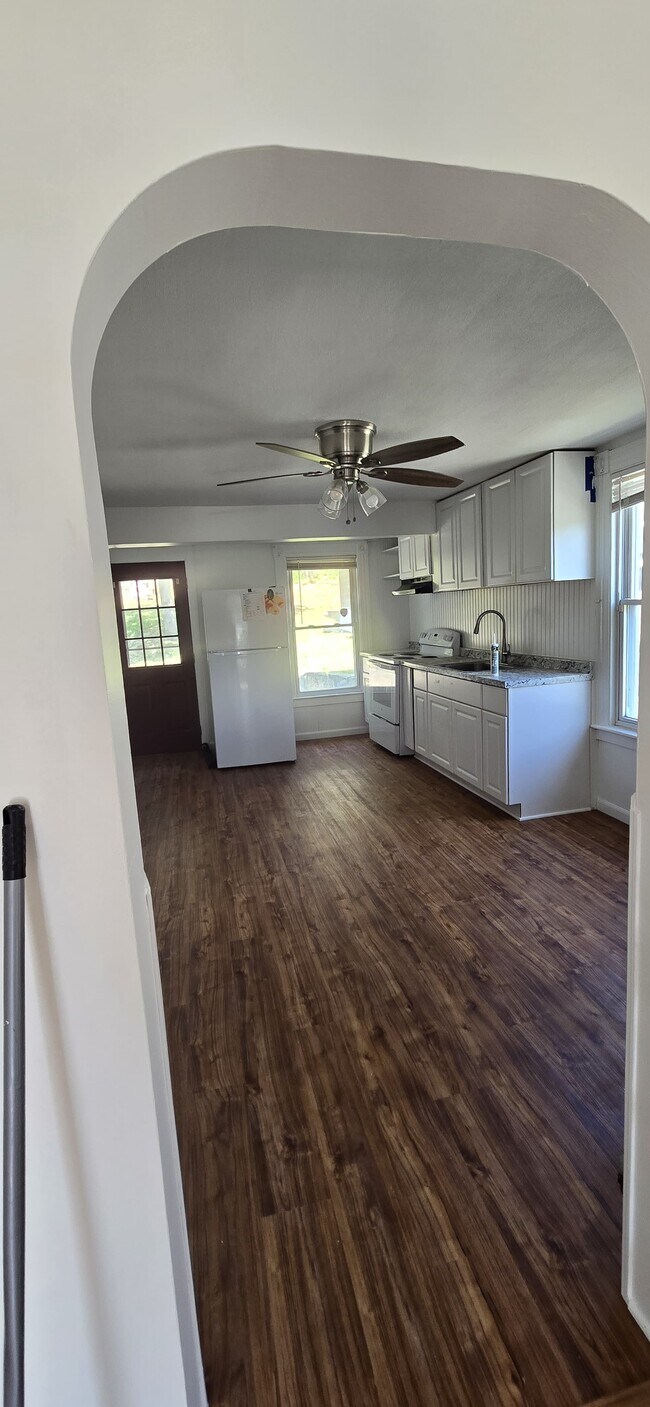 Building Photo - 214 N State St