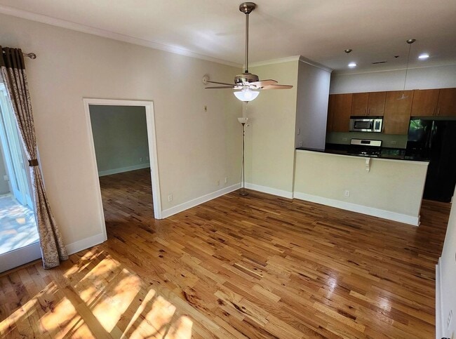 Building Photo - Lease Today! 2BR/2BA Condo in Old Fourth W...
