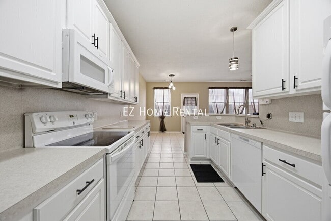 Building Photo - 8813 Elm Drake Ln