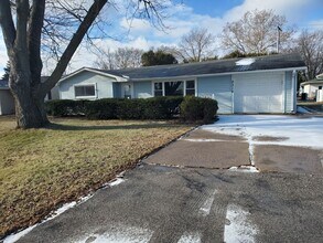 Building Photo - 2 Bedroom House  in Silvis