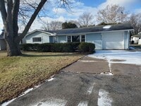 Building Photo - 2 Bedroom House  in Silvis