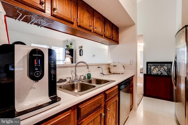 Building Photo - 6205 Sandpiper Ct