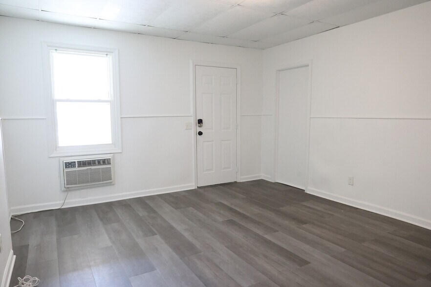 Building Photo - 9104 Baltimore St