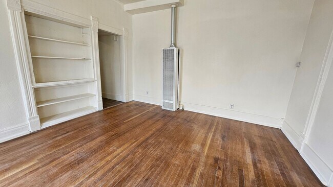 Building Photo - 612 Arno St SE