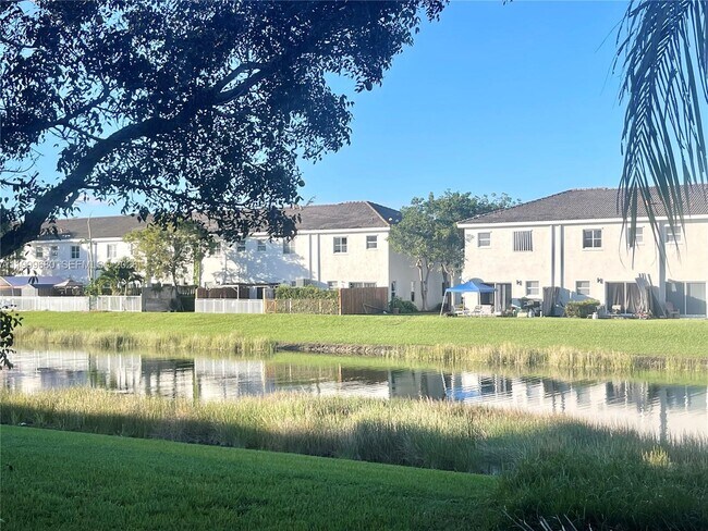 Building Photo - 1635 SE 31st Ct