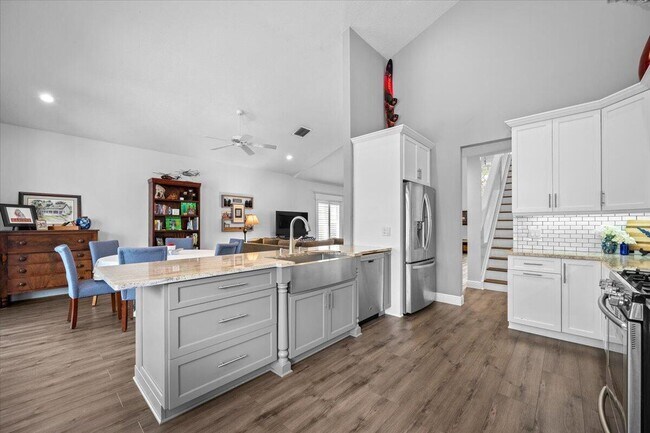 Building Photo - 83 Satinwood Ln