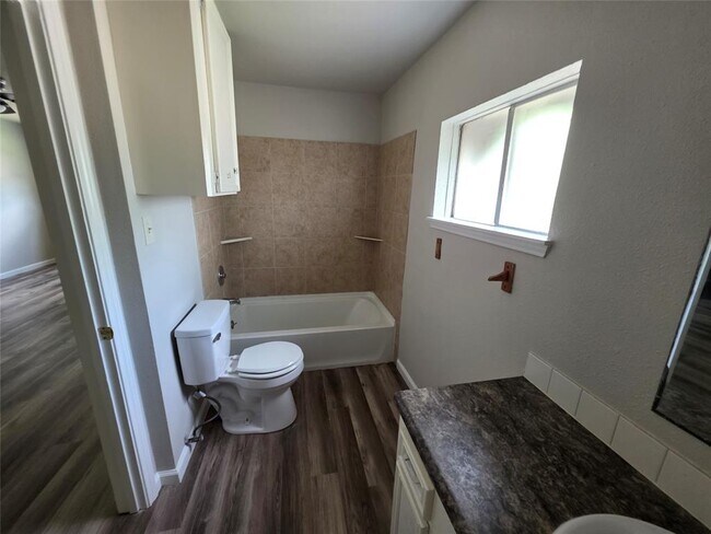 Building Photo - 9723 Huntington Way Dr