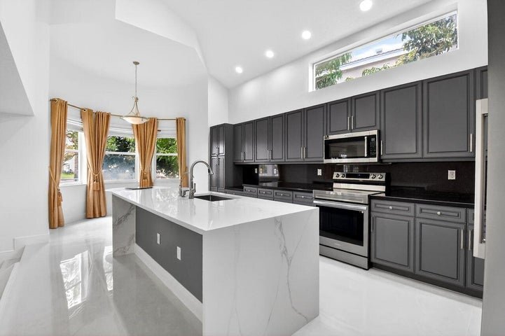 Building Photo - 2191 Balsan Way