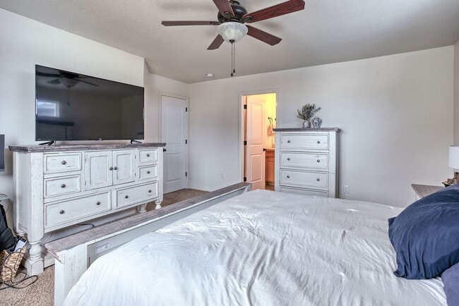 Building Photo - 3 Bedroom 2 1/2 Bath Split Level in Johnstown