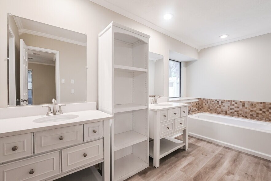 Building Photo - 14118 Double Pine Dr