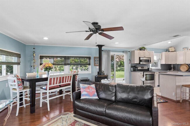 Building Photo - 1600 Captain Kidd Dr