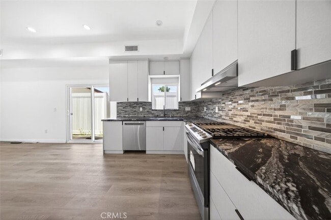 Building Photo - 14827 Dearborn St