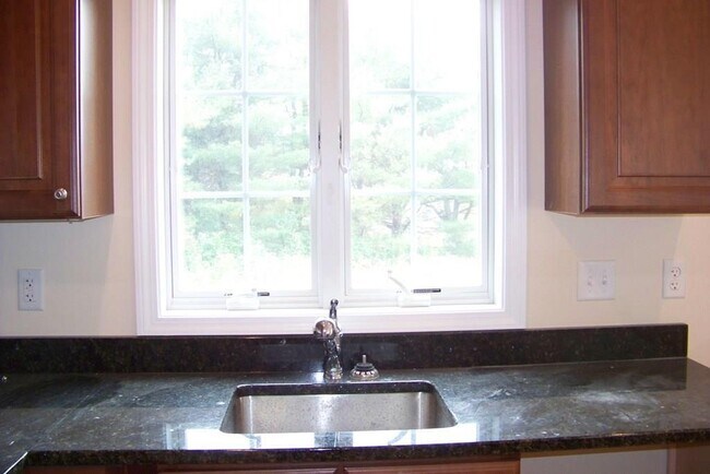 Building Photo - 509 Main St