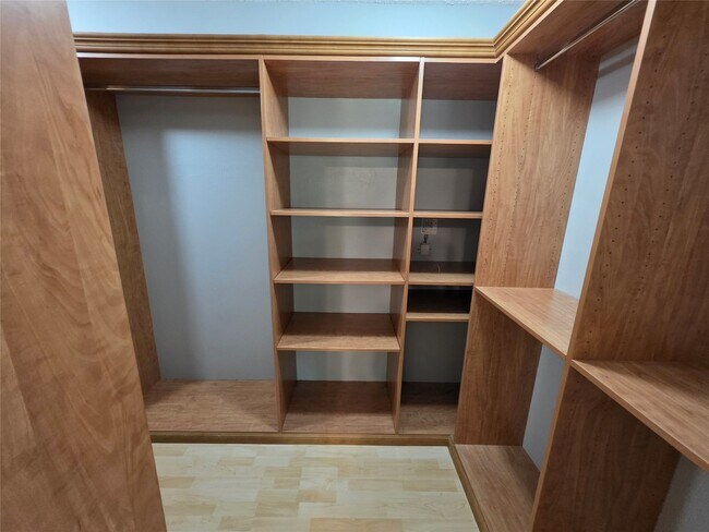 Building Photo - 19 Evening Song Ct