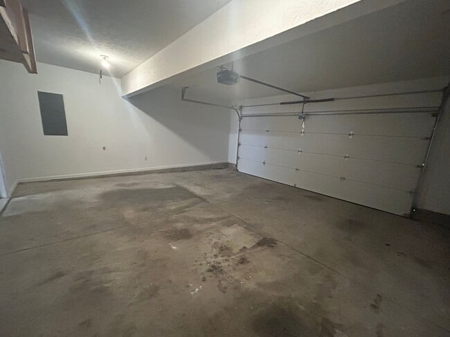 Building Photo - 568 Wellington Gardens Dr