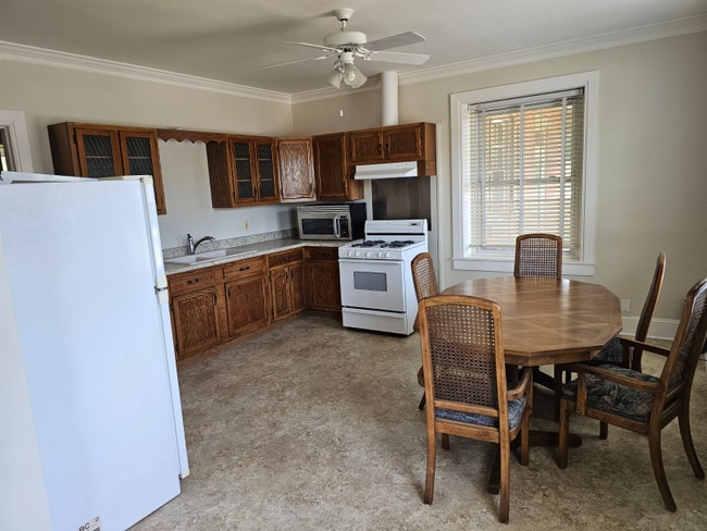 Building Photo - 4211 Lincoln Hwy