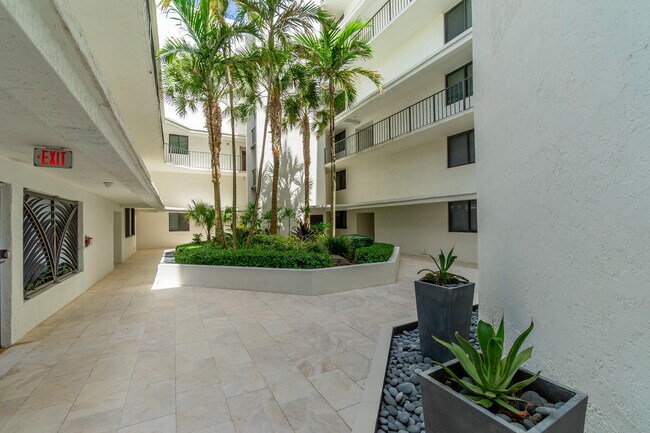 Building Photo - 2565 S Ocean Blvd