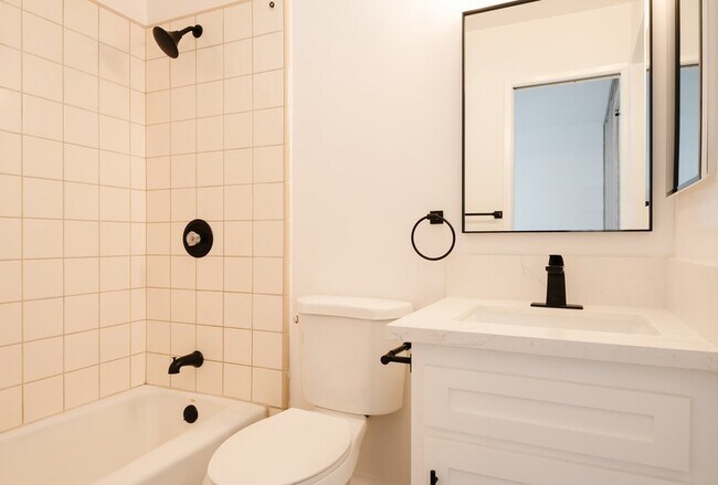 Building Photo - 215 Moonstone St