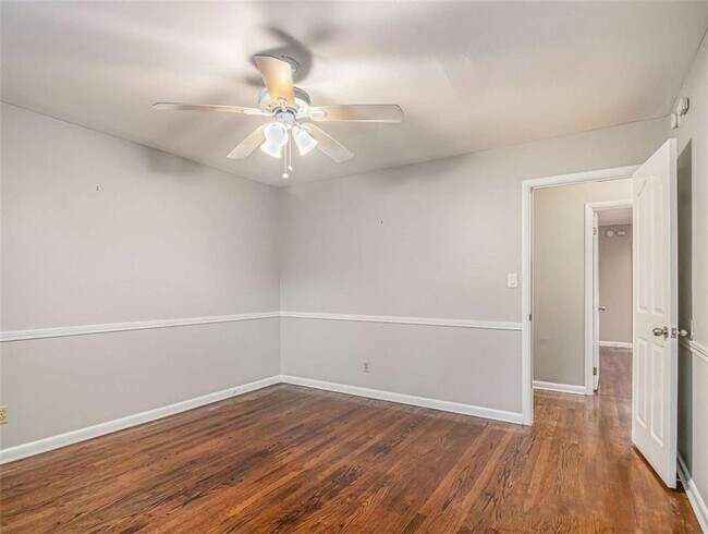 Building Photo - 3590 Cloudland Dr