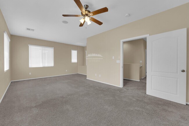Building Photo - 680 Forest Peak St