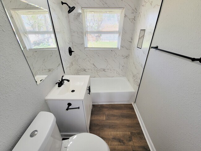 Building Photo - 5815 Southseas St