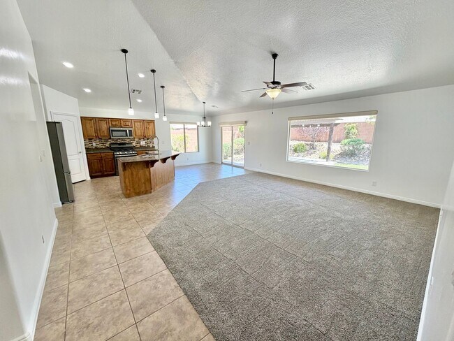 Building Photo - Beautiful Riverstone Home!!