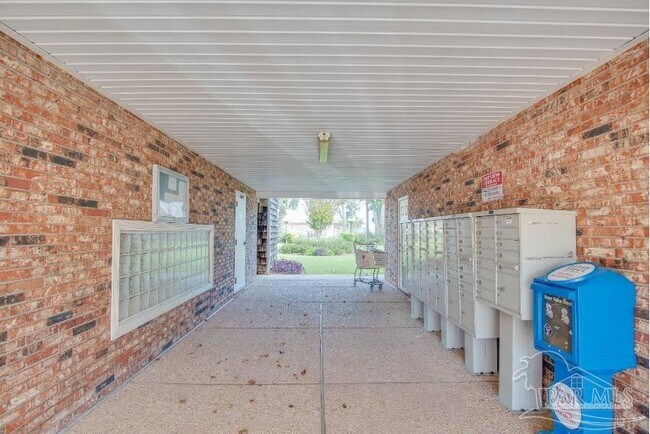 Building Photo - 710 Scenic Hwy