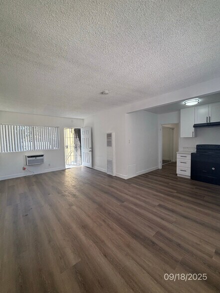 Building Photo - 6512 Pickering Ave