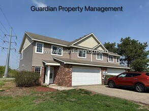 Building Photo - Lakeville End Unit Town Home, 2 Car Garage, 2.5 Baths, Walk out Patio, Available July/Aug 1st
