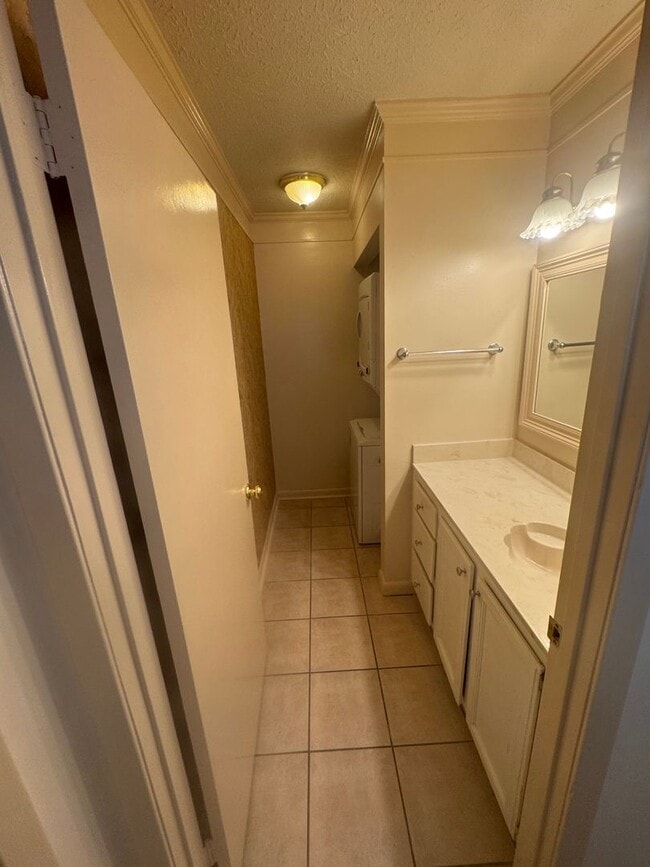 Building Photo - 6545 N Lagoon Dr
