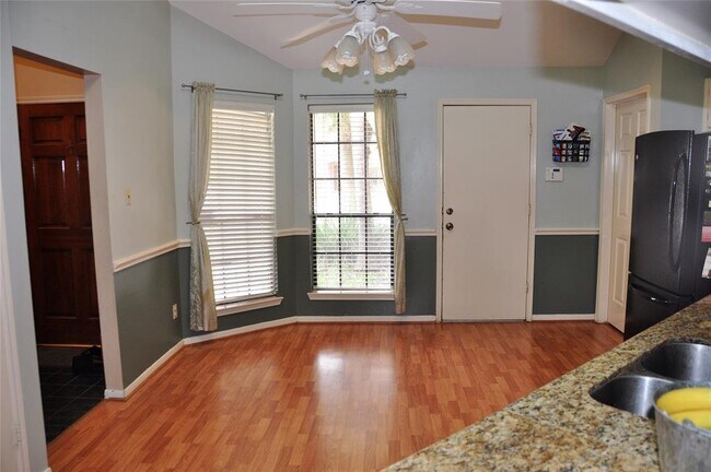 Building Photo - 1002 Abbott Dr