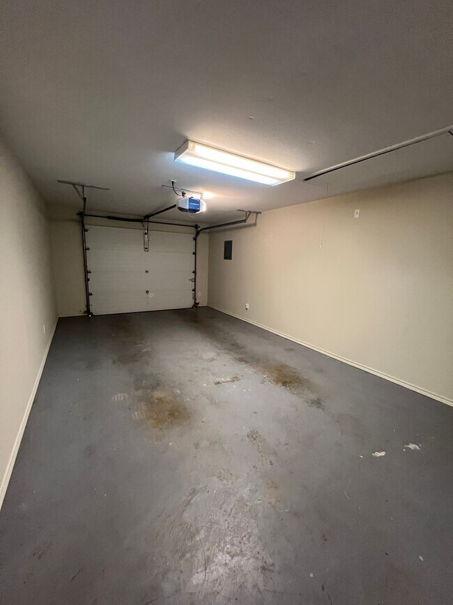 Building Photo - 970 Austin Ct