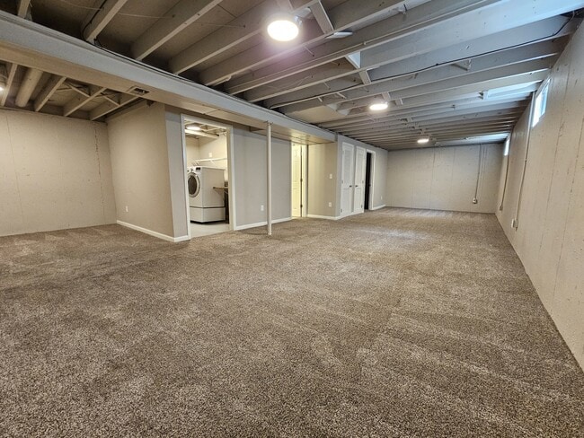 Building Photo - 8958 Circle Dr