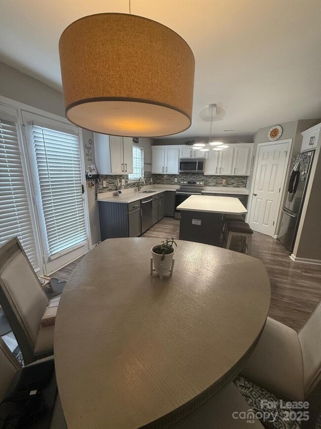 Building Photo - 18506 Oakhurst Blvd