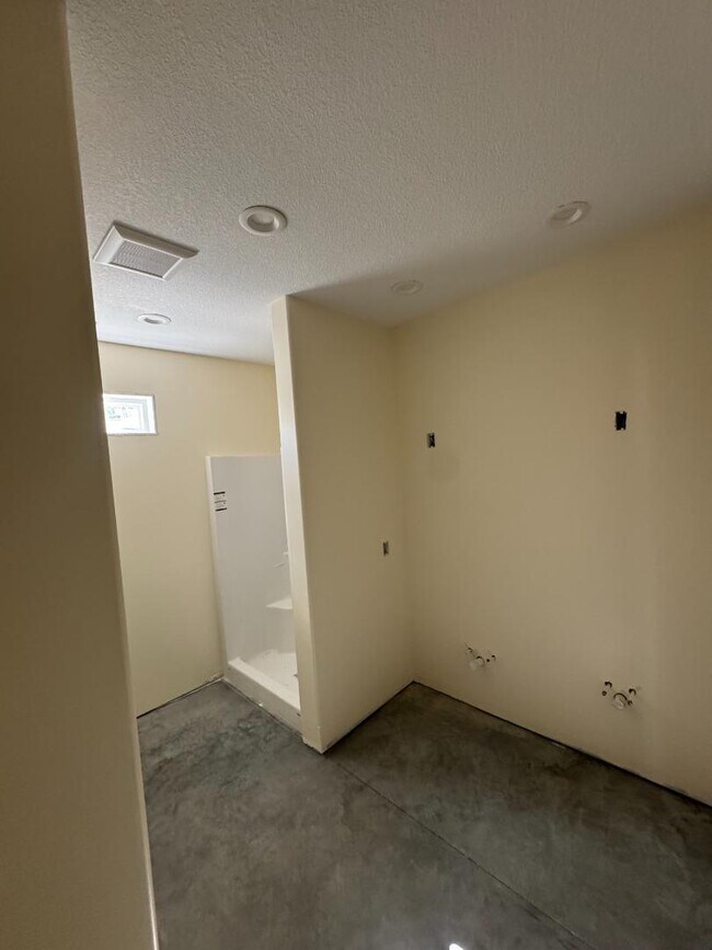 Building Photo - 721 Charlotte Ave