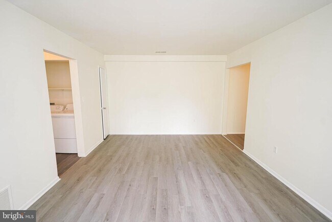 Building Photo - 802 College Ln