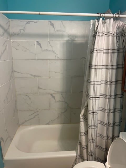 bathroom 4 - 232 N St NW