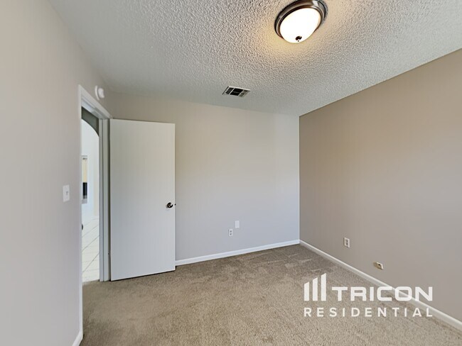 Building Photo - 7827 Pepper Cir E
